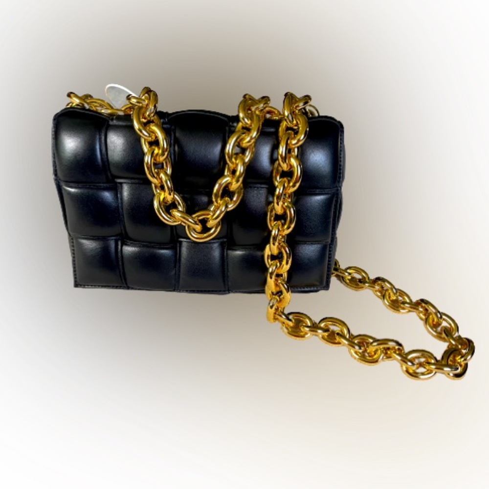 Bottega Veneta Chain Cassette - Excellent condition. Comes with dustbag & card